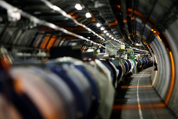 Крупнейшим проектом CERN считается большой адронный коллайдер