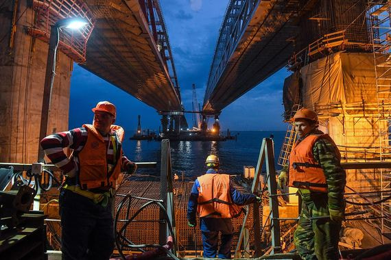 Самый дорогой объект – Крымский мост, строительство которого обойдется бюджету в 228 млрд руб.