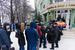 Очередь перед зданием Российского центра науки и культуры в Молдавии, где проходит голосование