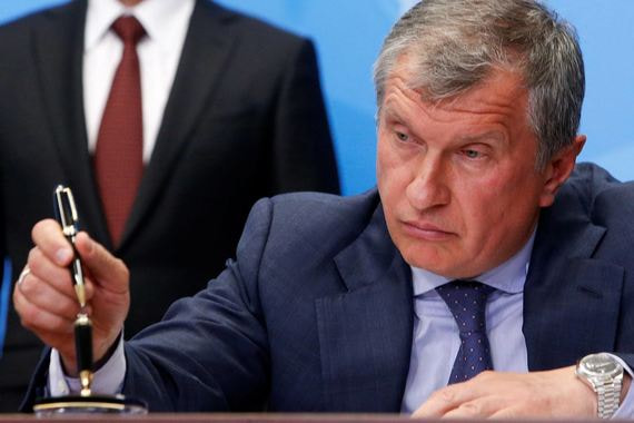 Менеджмент «Роснефти» (на фото главный исполнительный директор компании Игорь Сечин) ведет работу по оптимизации долгового портфеля