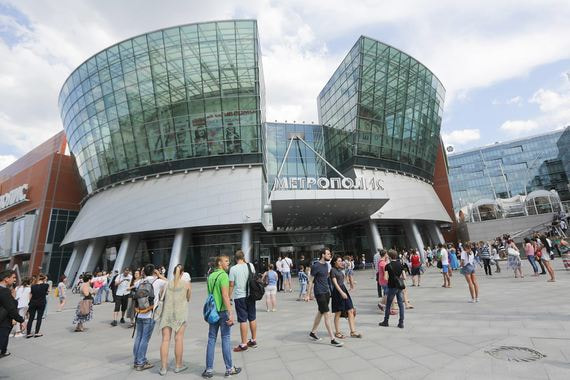 Morgan Stanley принадлежит еще один рекорд. В 2013 г. фонд под его управлением купил торгово-развлекательную часть (205 000 кв. м) комплекса «Метрополис» (на фото) на Ленинградском шоссе. Сумма сделки составила $1,2 млрд. Позже половину объекта выкупил фонд под управлением Hines