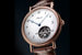 Новинка Breguet – модель с эмалевым циферблатом в коллекции Grandes Complications – Classique Tourbillon Extra-Plat Automatique 5367. Ее главным украшением стал турбийон: индикация на циферблате сведена к минимуму, чтобы все внимание досталось механизму