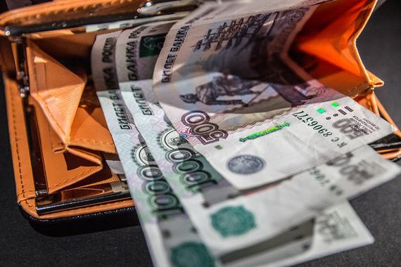 Реальные зарплаты учителей, врачей и ученых согласно майским указам к 2018 г. должны были составить 100–200% от средней по соответствующему региону