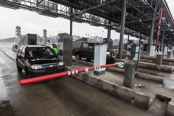 Поездка на автомобиле между столицами может в теории занимать менее шести часов