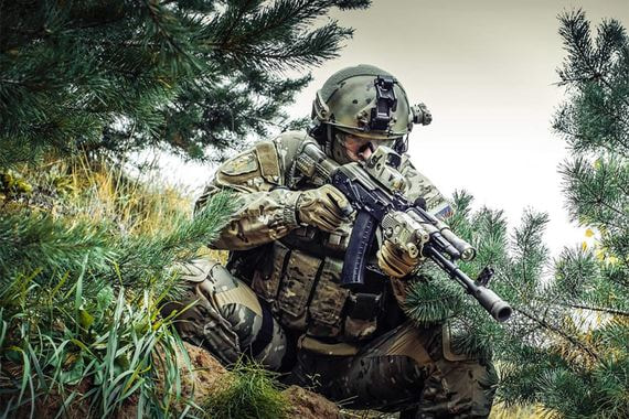 Руководство Kalashnikov USA утверждало, что компания не нарушает санкции против России, так как создает оружие собственного дизайна и не импортирует детали из России