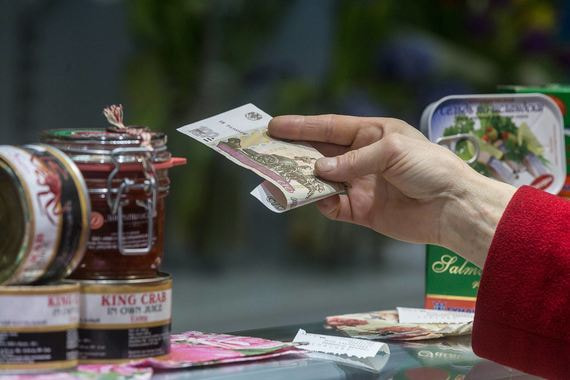 Россияне готовы экономить на медицине, но не на алкоголе и образовании