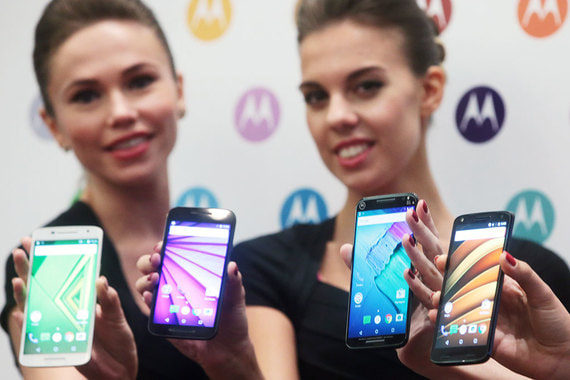 В штучном выражении долю бренда Lenovo, а также принадлежащего ей бренда Motorola (его продажи в России Lenovo начала в июне 2017 г.) на российском рынке один из собеседников «Ведомостей» оценивает примерно в 2%
