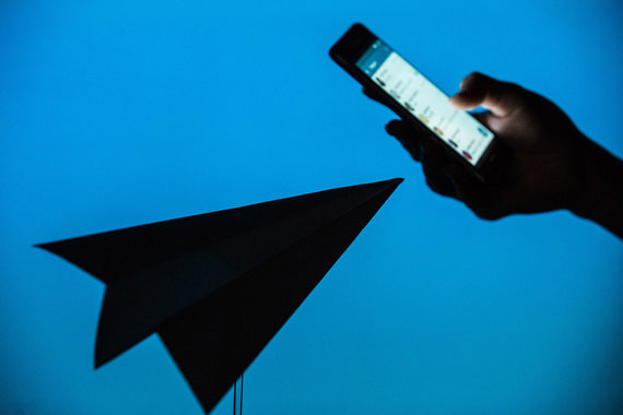 Роскомнадзор обязал Telegram в течение 15 дней предоставить ФСБ ключи дешифровки, пригрозив в противном случае потребовать в суде блокировки мессенджера