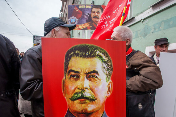 В динамике отношения россиян к Сталину есть три периода доминирования разных оценок: негативное восприятие, безразличие и позитивные оценки, говорит социолог «Левада-центра»