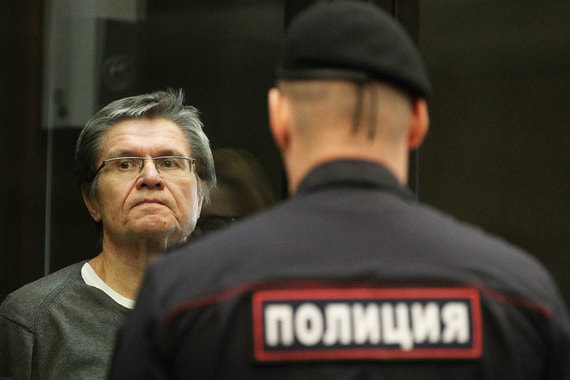 Игорь Сечин давал показания на процессе над Алексеем Улюкаевым (на фото) в закрытом режиме