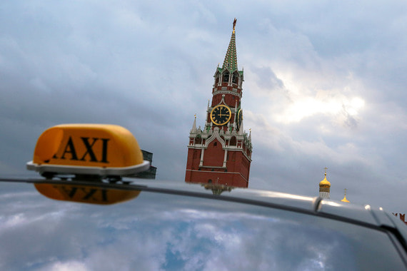Принятие такого закона поставит еще один барьер для малых предпринимателей и выдавит их в серую зону, считает представитель сервиса по заказу такси «Везет»