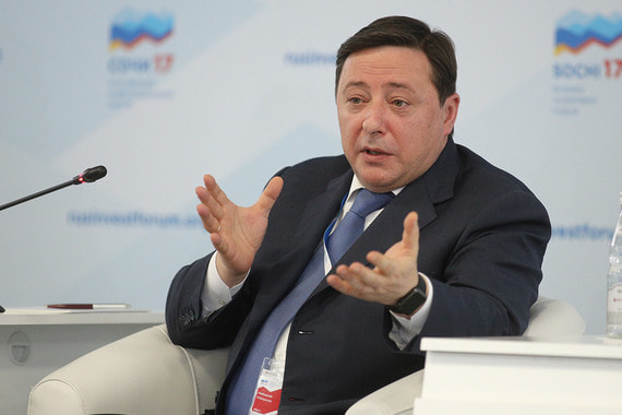 Александр Хлопонин