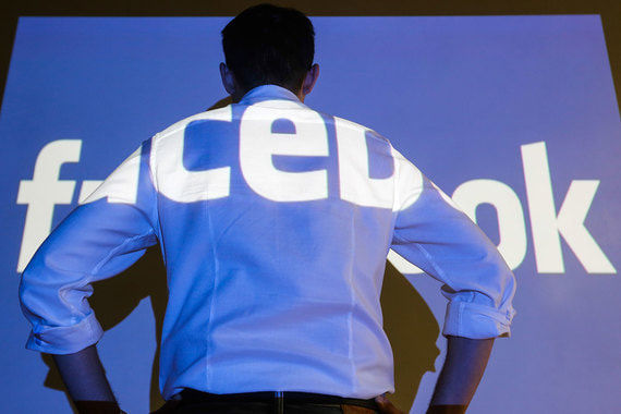 Cambridge Analytica – это британская аналитическая компания, из-за которой Facebook оказалась в центре международного скандала об утечке данных