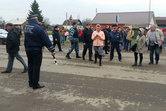 Дорогу в поселке Первомайский, ведущую к мусорному полигону «Воловичи», жители Коломны перекрыли еще 25 марта