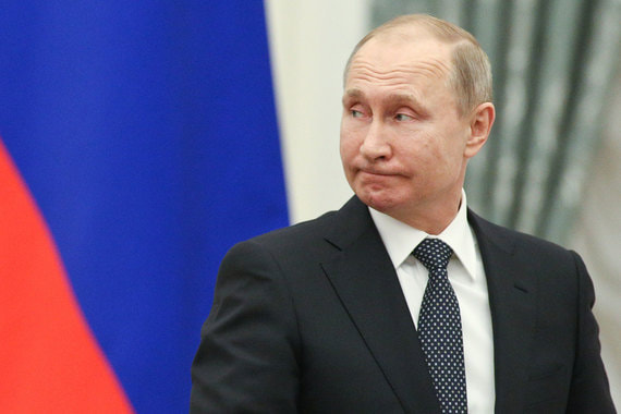 За месяц после выборов президента рейтинг доверия к Владимиру Путину снизился