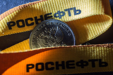 «Роснефть» отдаст акционерам половину прибыли