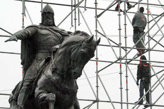 Можно пока и не строить, главное – вовремя добраться до правительства Москвы