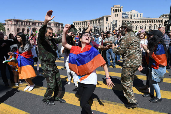 В Ереване протестующие перекрыли центральные улицы