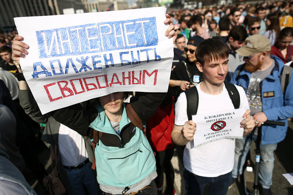 После многочисленных сообщений о сбоях в работе интернет-сервисов 20 апреля Роскомнадзор открыл горячую линию, куда пострадавшие могли пожаловаться на блокировку