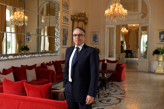Генменеджер Grand Hotel Rimini Фабио Анджеллини в зале Fellini