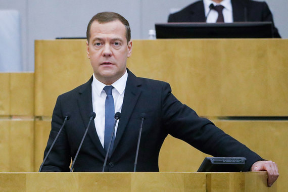Медведев: новое правительство предложит изменить пенсионный возраст