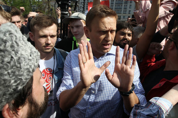 Навального задержали 5 мая в Москве на организованном им несанкционированном митинге «Он нам не царь»