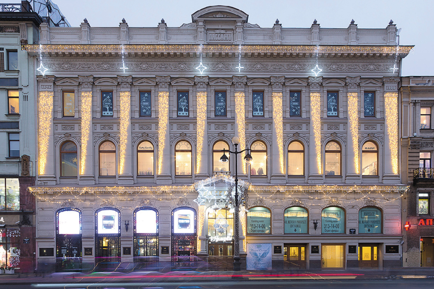 Здание построено по проекту архитектора Рудольфа Желязевича