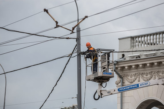 Перенос воздушных линий связи в Москве в кабельную канализацию городские чиновники и операторы обсуждают не первый год
