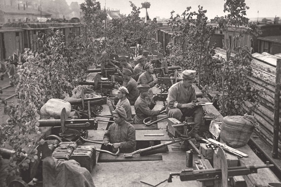 Мятеж Чехословацкого корпуса в 1918 г., эшелоны которого растянулись от Пензы до Амура, привел к падению советской власти на всей Транссибирской магистрали