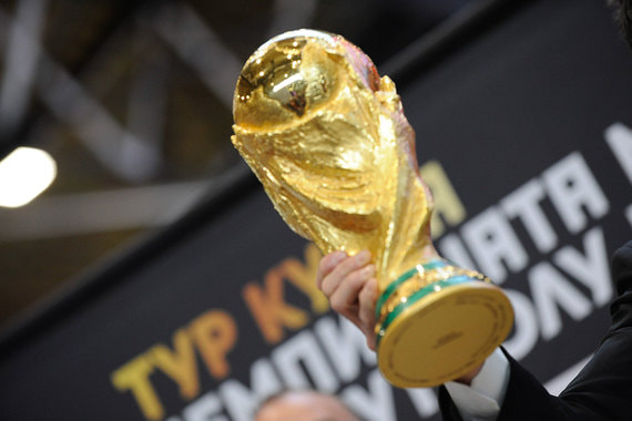 FIFA увеличила прогноз во многом благодаря контрактам, заключенным с китайскими компаниями, полагает газета