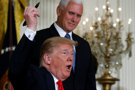Ранее Трамп также объявил о введении пошлин на импорт стали и алюминия. Это решение разделило американский бизнес на два лагеря