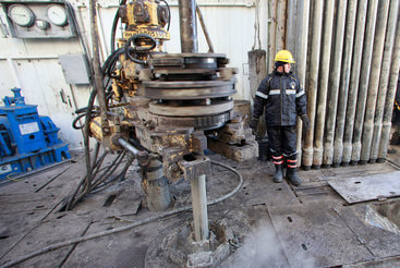 Рубль укрепляется вслед за дорожающей нефтью