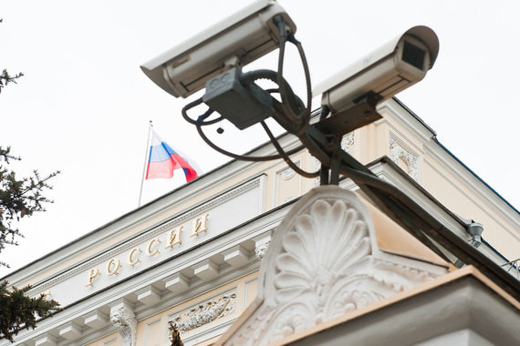 Если банк очень захочет что-то спрятать от ЦБ, тайно провести кредитный комитет или выдать невозвратный или схемный кредит, то всегда сможет это сделать, посетовал Поздышев