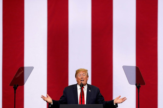 Трамп замечает, что после целого года постоянных заявлений США по поводу невыполнения членами НАТО союзнических обязательств никаких серьезных мер так и не было принято