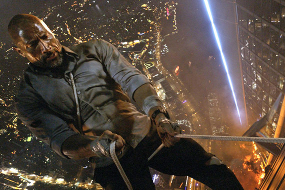 Кадр из фильма «Небоскреб» (Skyscraper)