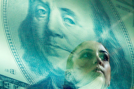 «Нельзя заставить мир рассчитываться в слабых валютах»: экономисты о борьбе Костина с долларом