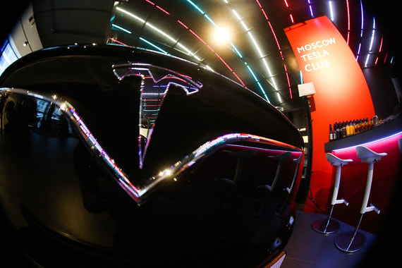 С Moscow Tesla Club ритейлер делится прибылью, получая долю от каждой сделки, проведенной с его помощью, рассказывает представитель «Связного»