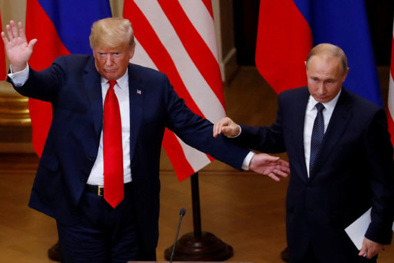 В адрес президента США Дональда Трампа зазвучали обвинения в поражении и сдаче позиций