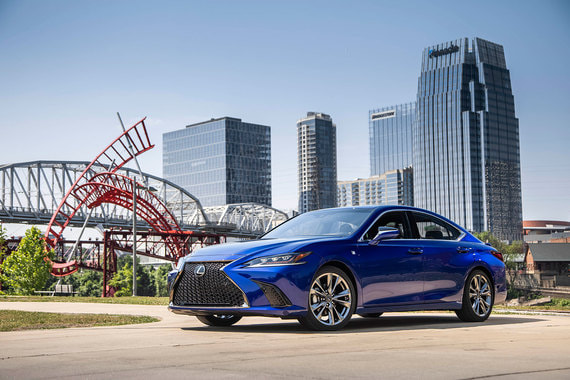 Версия F Sport впервые появилась у переднеприводного Lexus ES