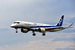Региональный самолет Mitsubishi Regional Jet (MRJ) в полете. Это первый реактивный пассажирский самолет производства Японии