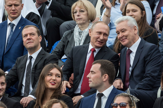 Весной Мосгордума приняла внесенный мэром закон, согласно которому число доверенных лиц кандидатов в мэры выросло со 100 до 500 человек