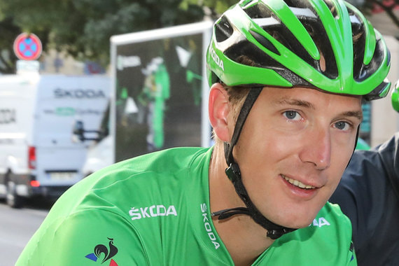 На Tour de France 2018 г. Энди Шлек выступает велосипедным экспертом одного из спонсоров гонки, Skoda