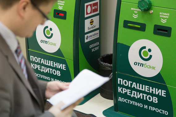 Долги россиян перед банками растут в два раза быстрее их зарплат