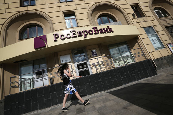 После объединения Росевробанк, скорее всего, продолжит работу на лицензии Совкомбанка, но план интеграции еще не определен – его предстоит разработать специальной команде, состоящей из специалистов обоих банков, уточнял представитель банка