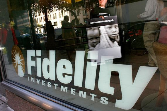 Клиенты Fidelity смогут инвестировать без комиссий / CHIP SOMODEVILLA / Getty Images North America