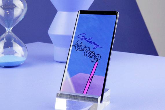 Скорее, Galaxy Note 9 привлечет тех, кто любит смотреть видео на смартфоне, людей творческих профессий, которые смогут на нем рисовать или делать чертежи