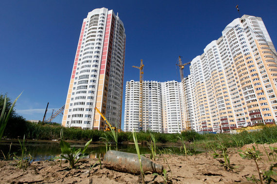 Пока рынок недвижимости держится, но может и обвалиться