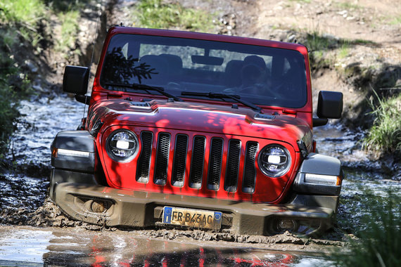 Jeep Wrangler в версии Rubicon готов к серьезному бездорожью