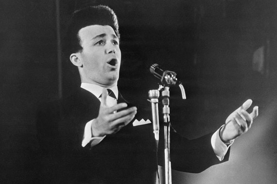 Иосиф Кобзон во время выступления на IV Международном фестивале песни 1964 г.