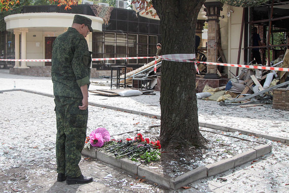 Место взрыва у кафе «Сепар» в Донецке